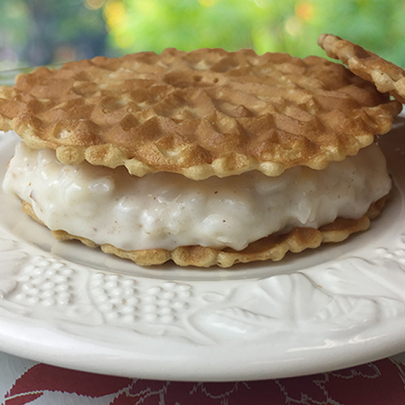 Rice Pudding Filled Sandwich Cookie